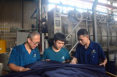 特整丙班氣流機(jī)組：三人七個(gè)機(jī)臺(tái)，班產(chǎn)三萬(wàn)五